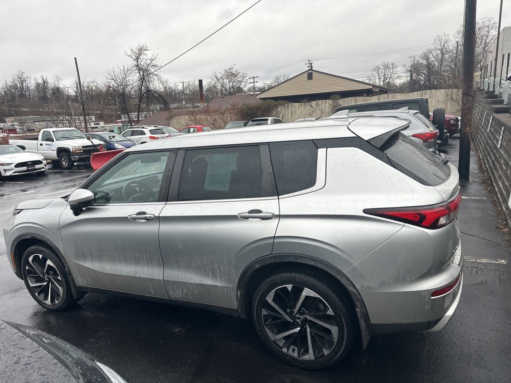 Used 2023 Mitsubishi Outlander SE image 6
