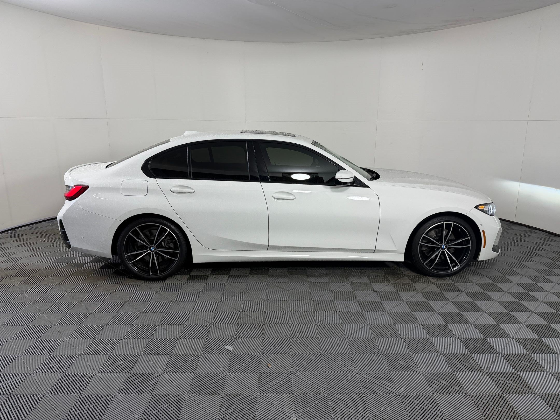 Used 2023 BMW 330i Sedan w/ M Sport Package RWD image 8