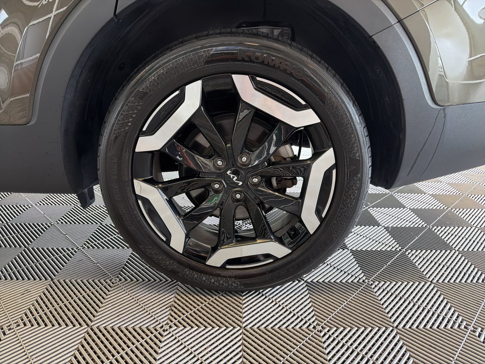 Used 2025 Kia Telluride S FWD image 6