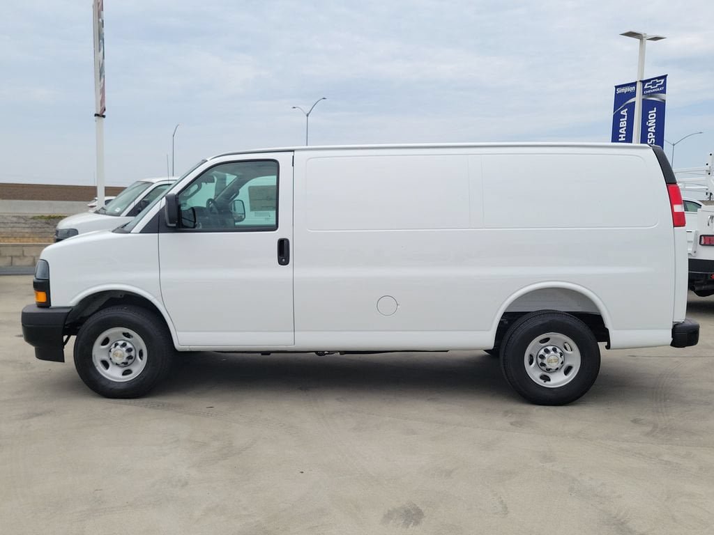 New 2026 Chevrolet Express 2500 w/ Driver Convenience Package RWD image 23