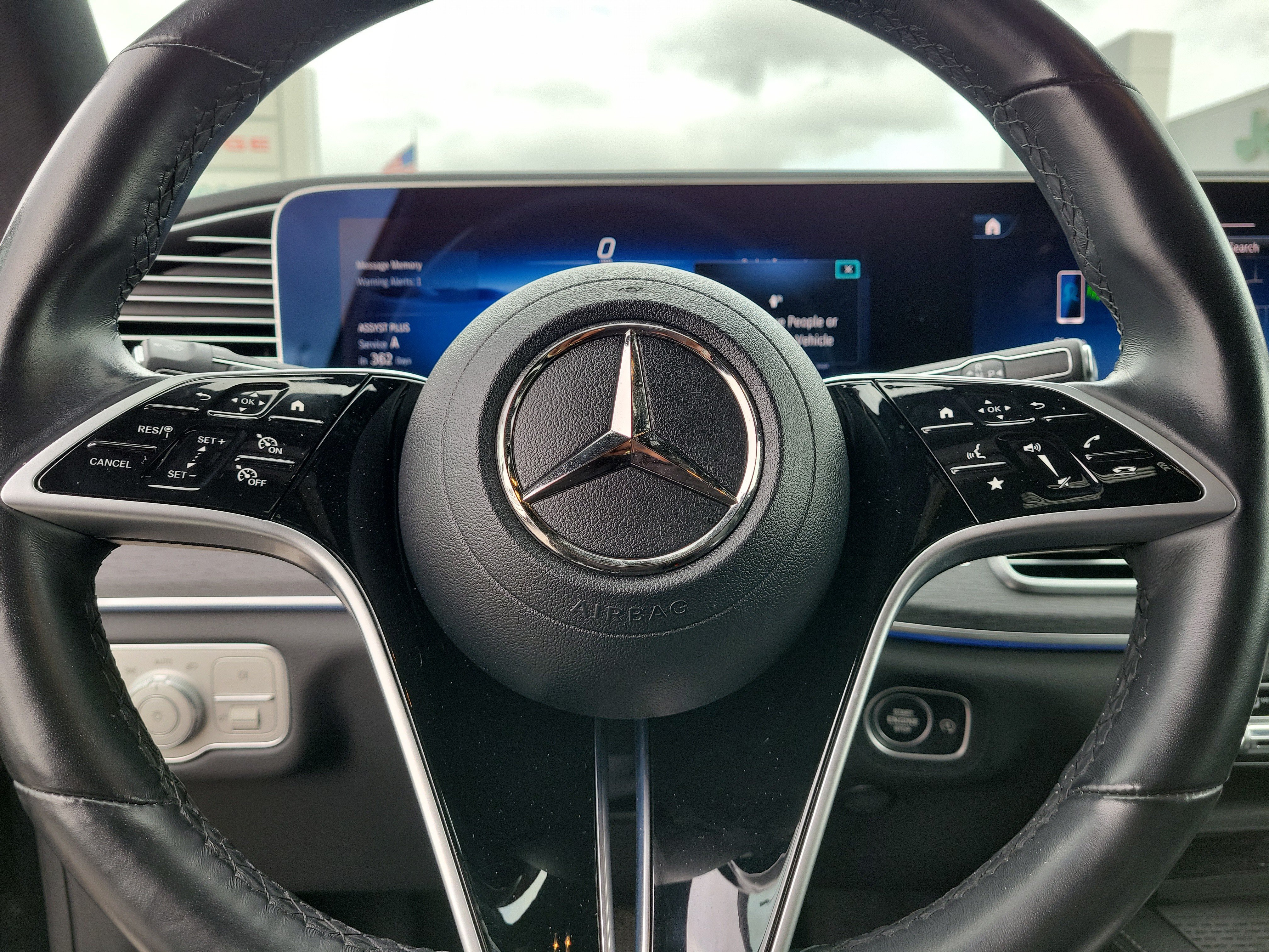 Used 2024 Mercedes-Benz GLE 350 4MATIC image 18
