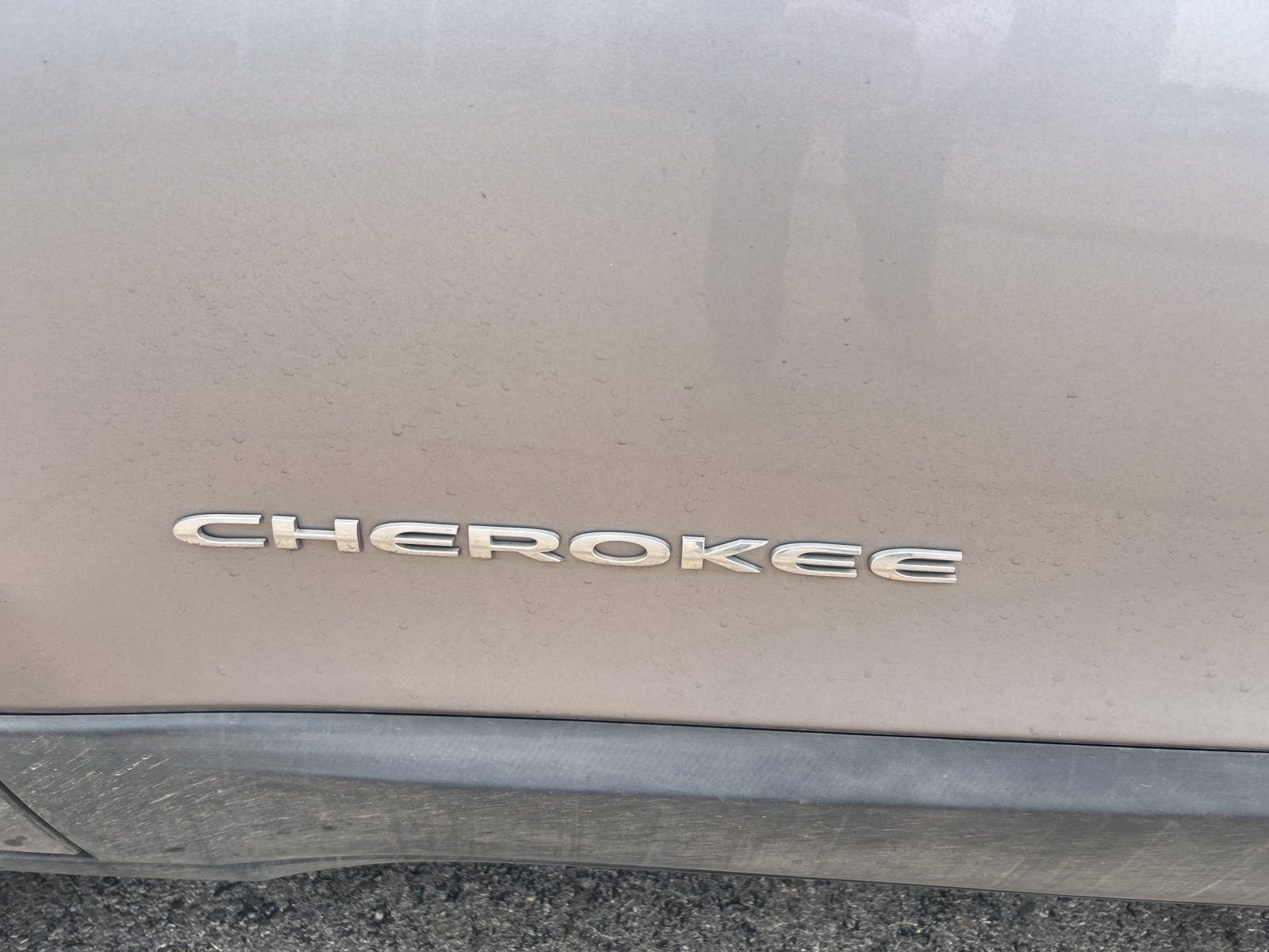 Used 2020 Jeep Cherokee Latitude AWD/4WD image 9
