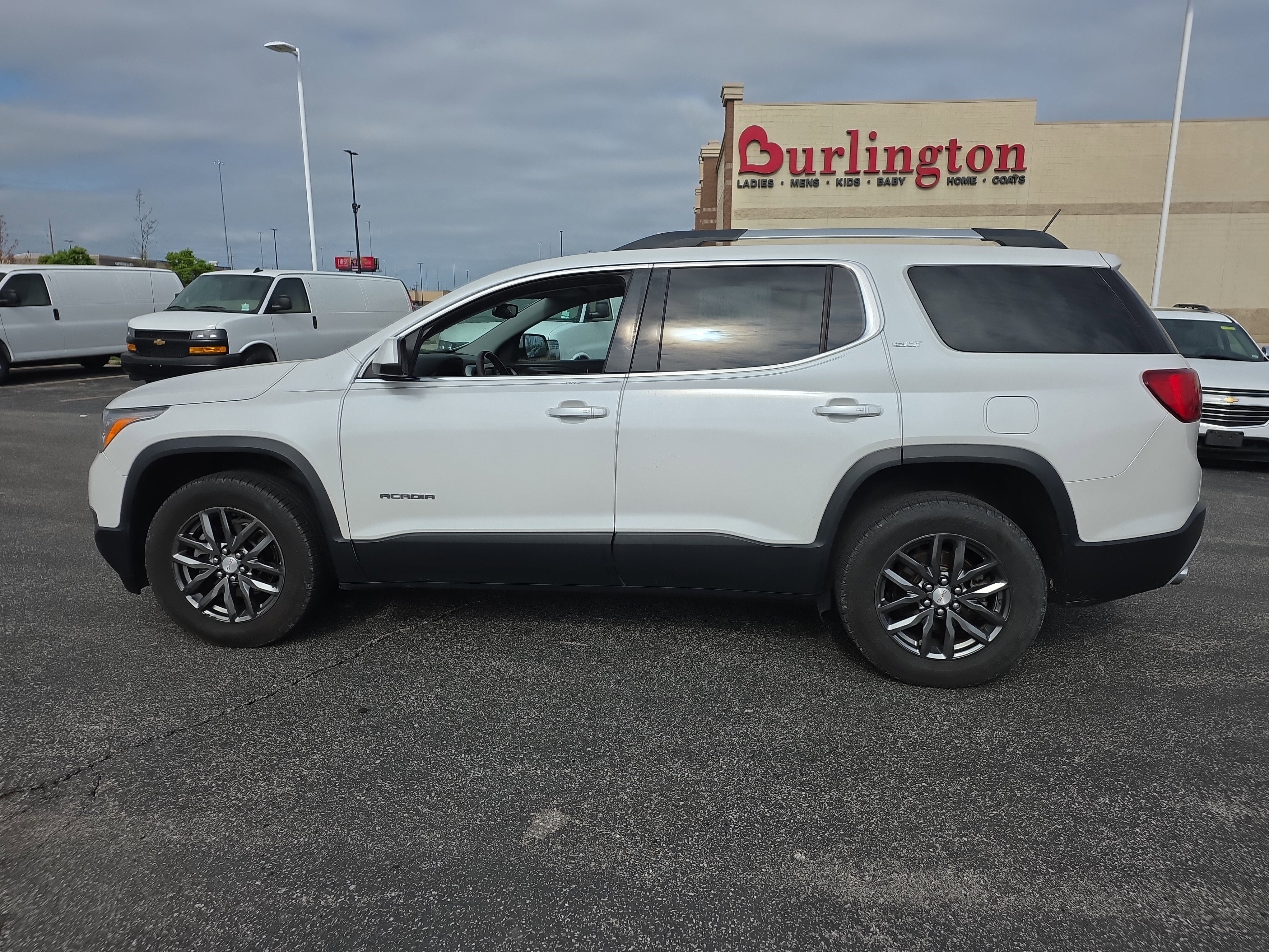 Used 2017 GMC Acadia SLT image 6