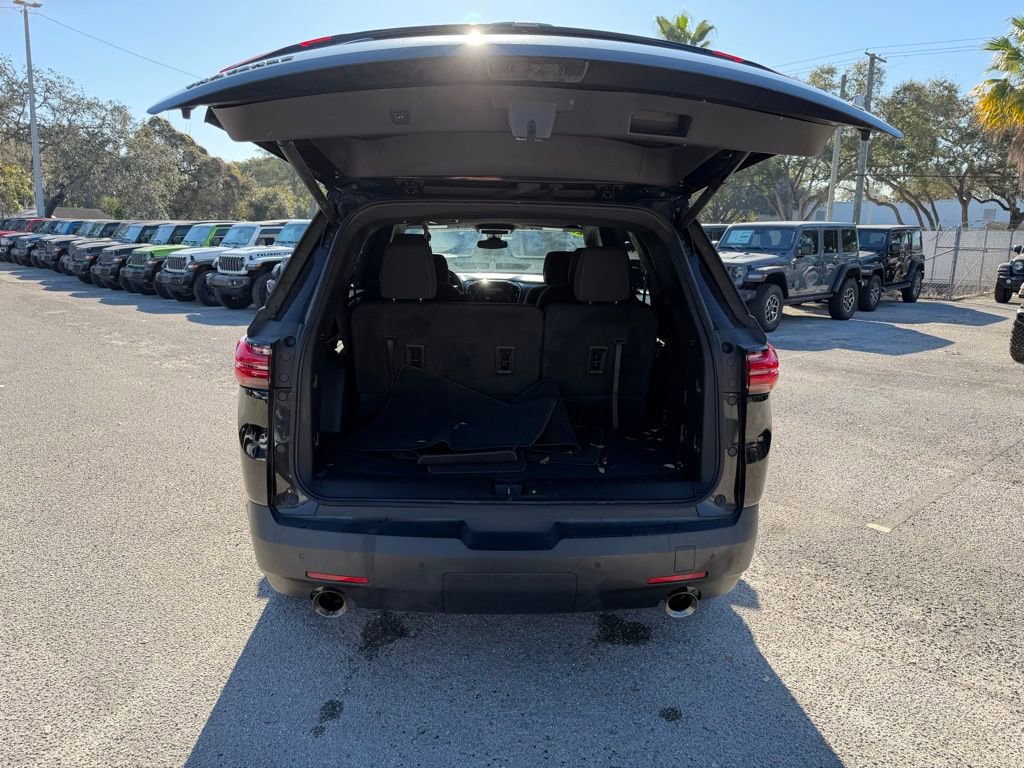 Used 2022 Chevrolet Traverse LT image 37