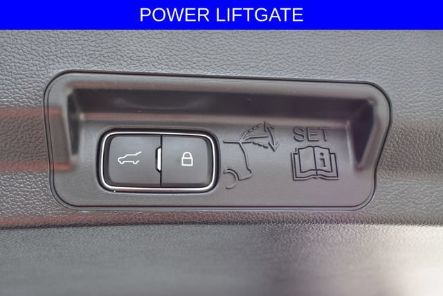 Used 2023 Ford Explorer XLT AWD/4WD image 6