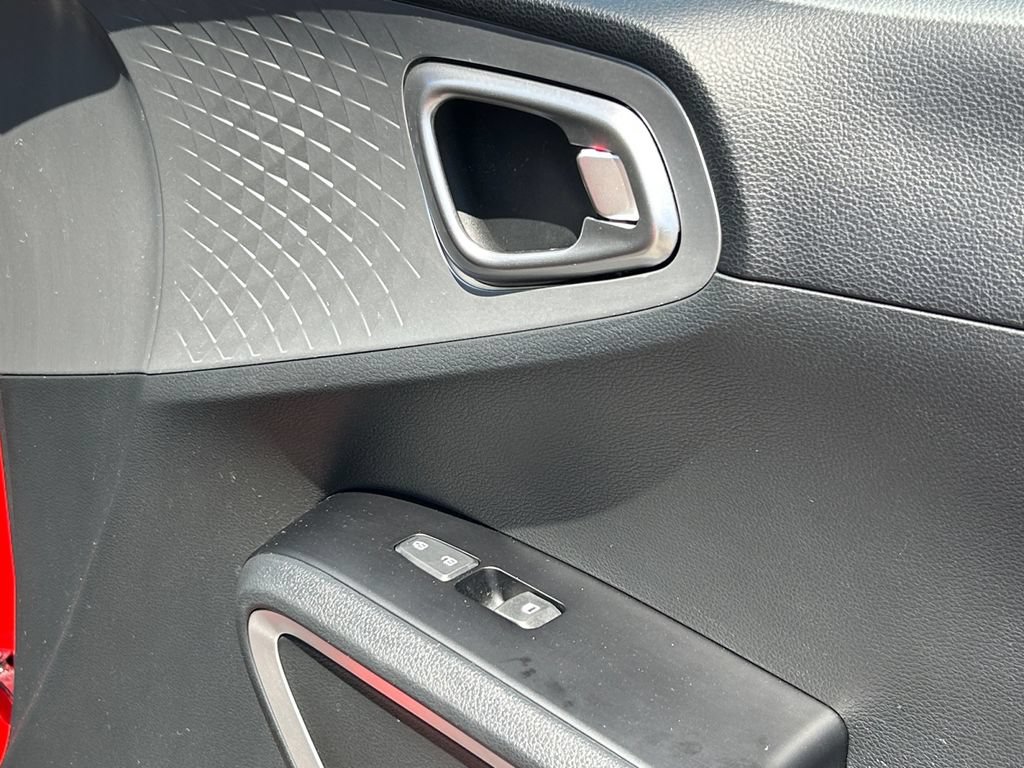 Used 2025 Kia Soul LX FWD image 25