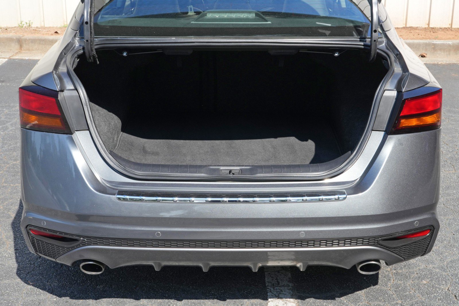 Used 2022 Nissan Altima 2.5 SR w/ Midnight Edition Package FWD image 9