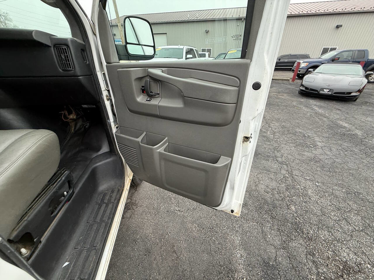 Used 2014 Chevrolet Express 2500 image 19