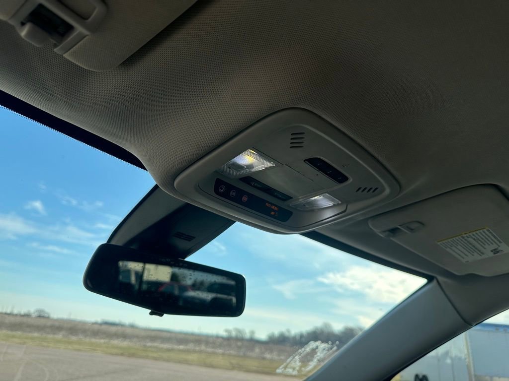 Used 2021 Chevrolet Traverse LT w/ LT Premium Package image 19