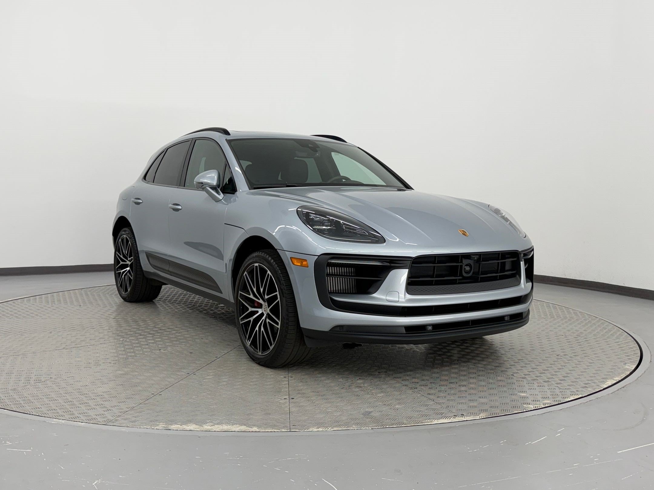 Certified 2024 Porsche Macan S AWD/4WD image 7