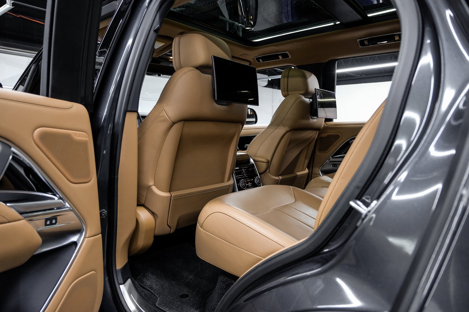 Used 2023 Land Rover Range Rover Autobiography image 44