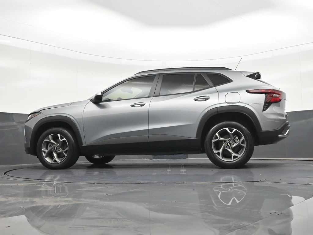 Used 2025 Chevrolet Trax LT FWD image 26