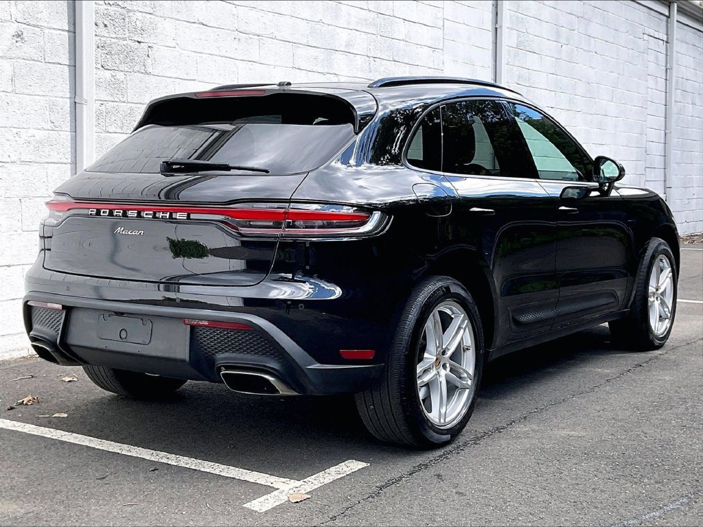 Certified 2023 Porsche Macan AWD/4WD image 17