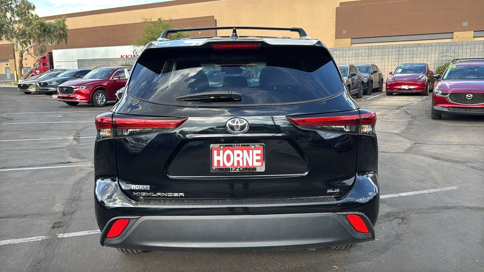 Used 2023 Toyota Highlander XLE FWD image 4