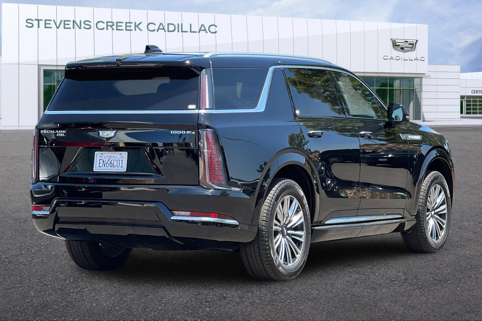 Used 2026 Cadillac Escalade IQL Luxury AWD/4WD image 3