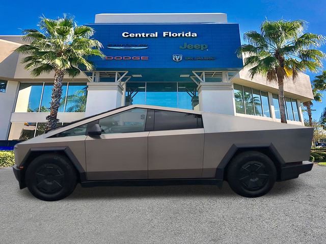 Used 2024 Tesla Cybertruck AWD Crew Cab image 8