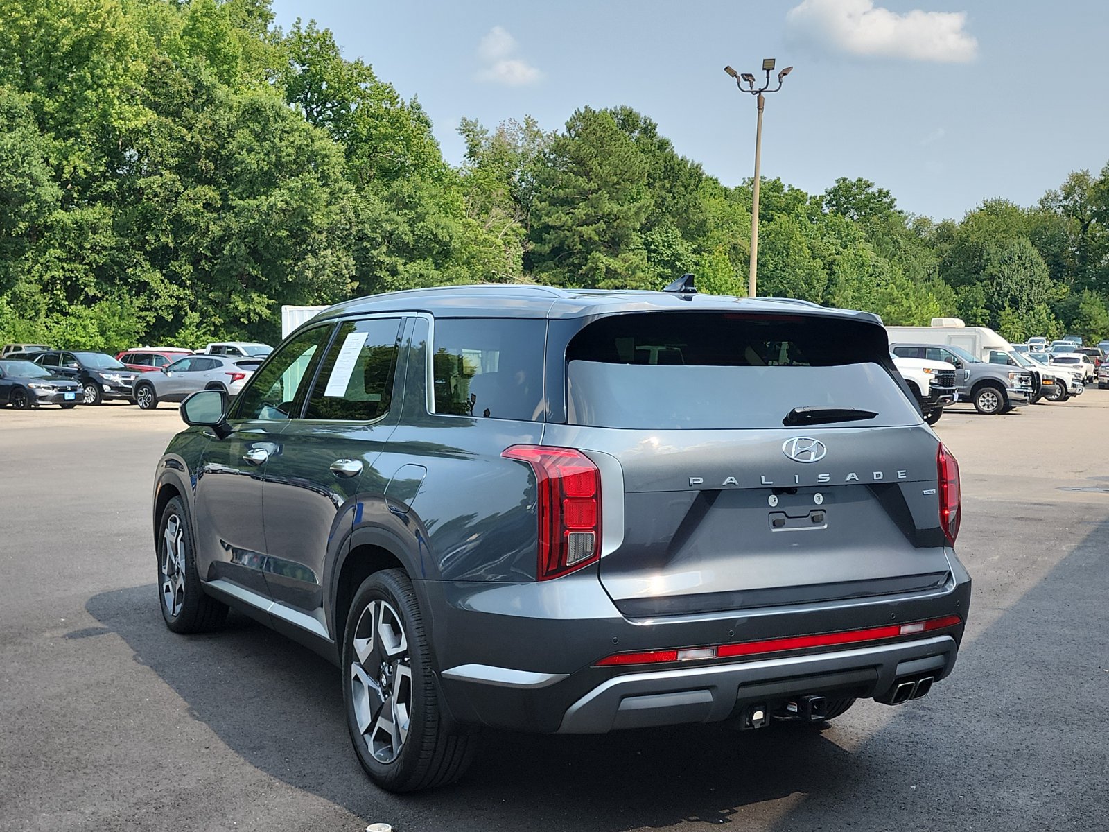 Used 2024 Hyundai Palisade SEL w/ Premium Package AWD/4WD image 3