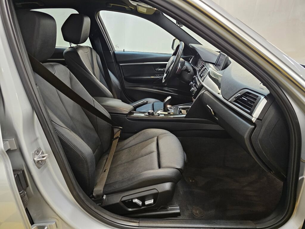 Used 2018 BMW 330i Sedan image 11