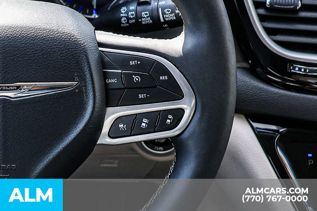Used 2024 Chrysler Pacifica Touring-L image 38