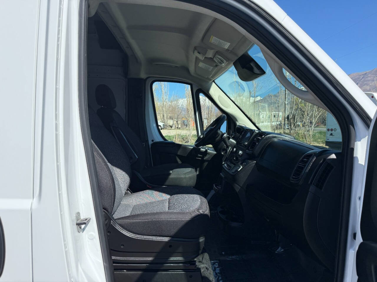 Used 2024 RAM ProMaster 2500 w/ Convenience Group FWD image 18