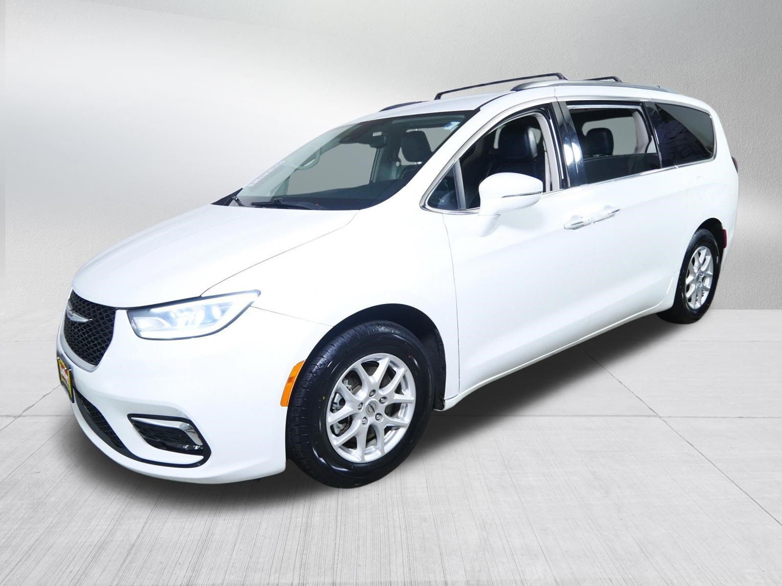 Used 2021 Chrysler Pacifica Touring-L FWD image 3
