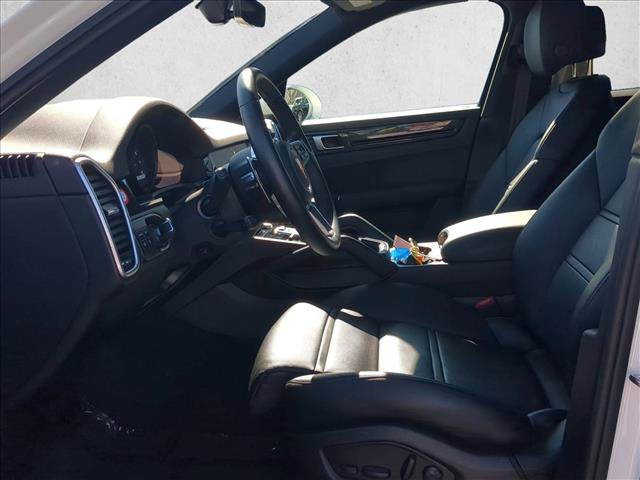 Used 2023 Porsche Cayenne Coupe image 17