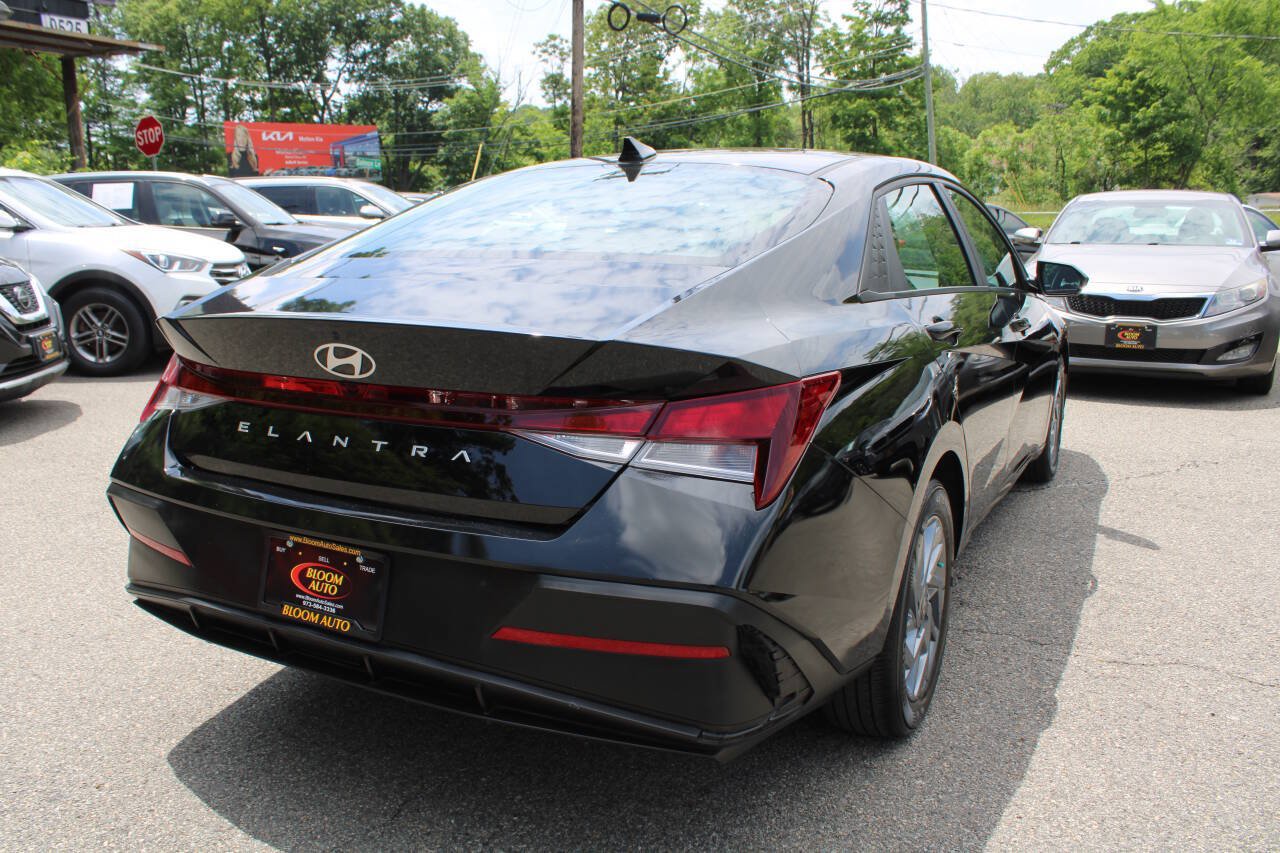 Used 2024 Hyundai Elantra SEL FWD image 8