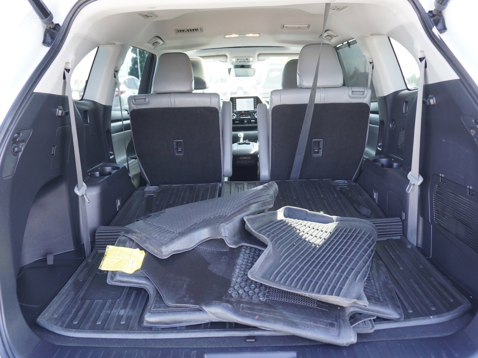 Used 2022 Toyota Highlander XLE image 11