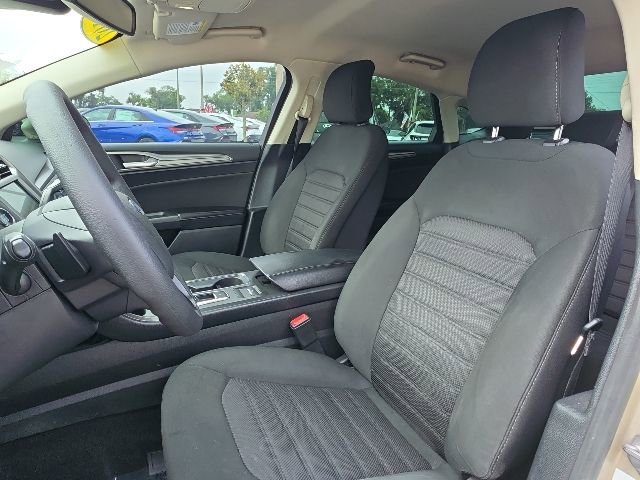 Used 2019 Ford Fusion SE FWD image 5