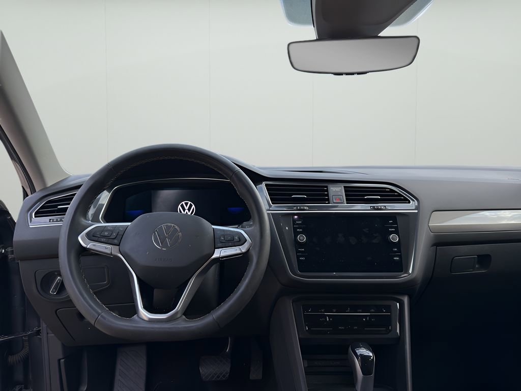 Used 2022 Volkswagen Tiguan SE image 11