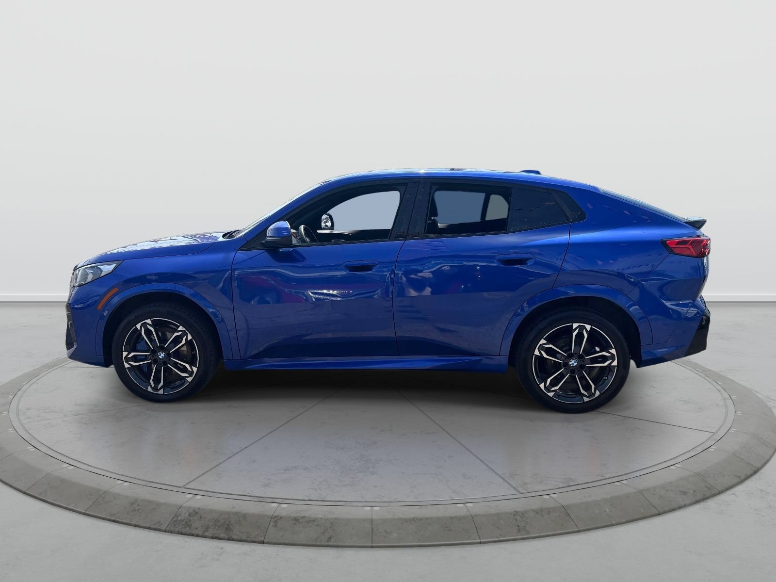 Used 2026 BMW X2 xDrive28i AWD/4WD image 4