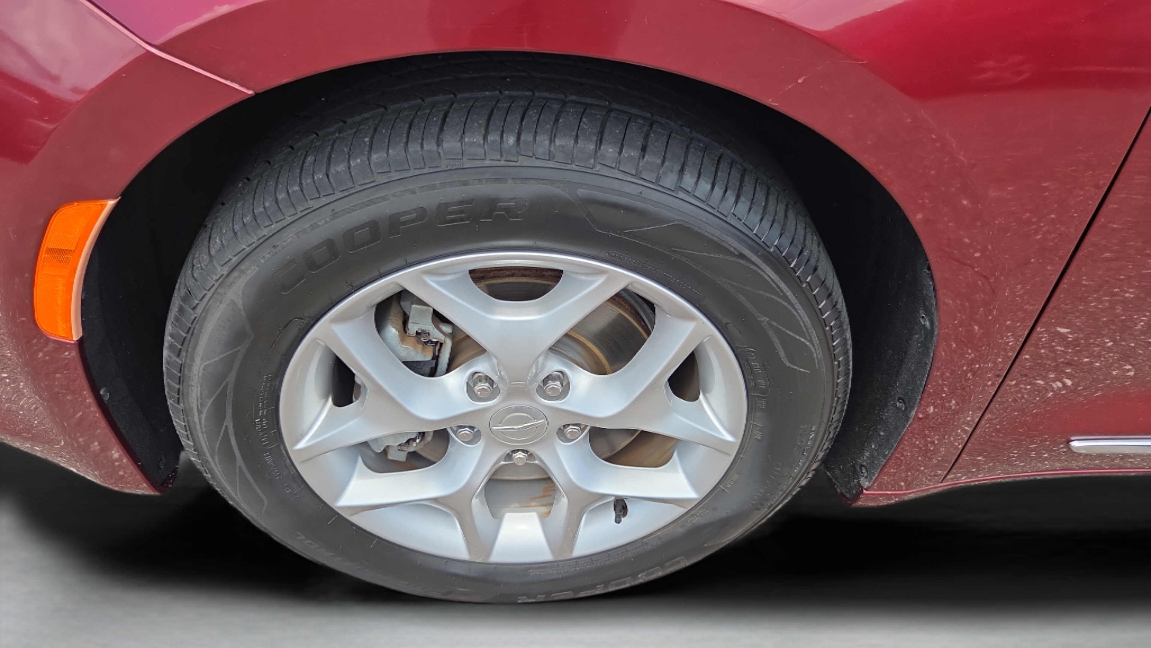 Used 2018 Chrysler Pacifica Touring-L w/ Tire & Wheel Group FWD image 9