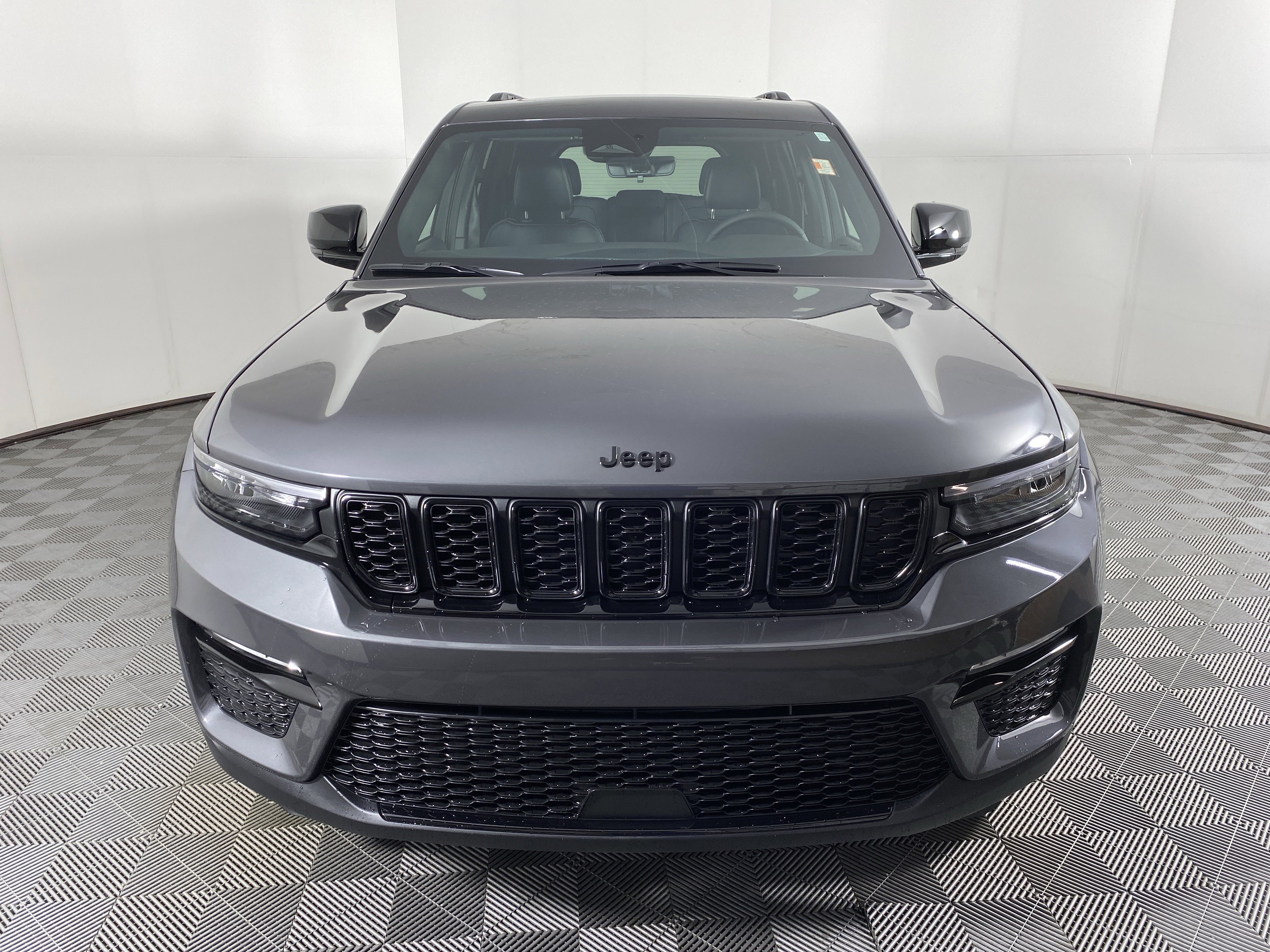 New 2025 Jeep Grand Cherokee Limited w/ Black Appearance Package image 12
