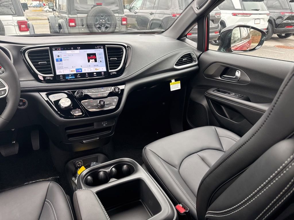 New 2026 Chrysler Pacifica Select image 13