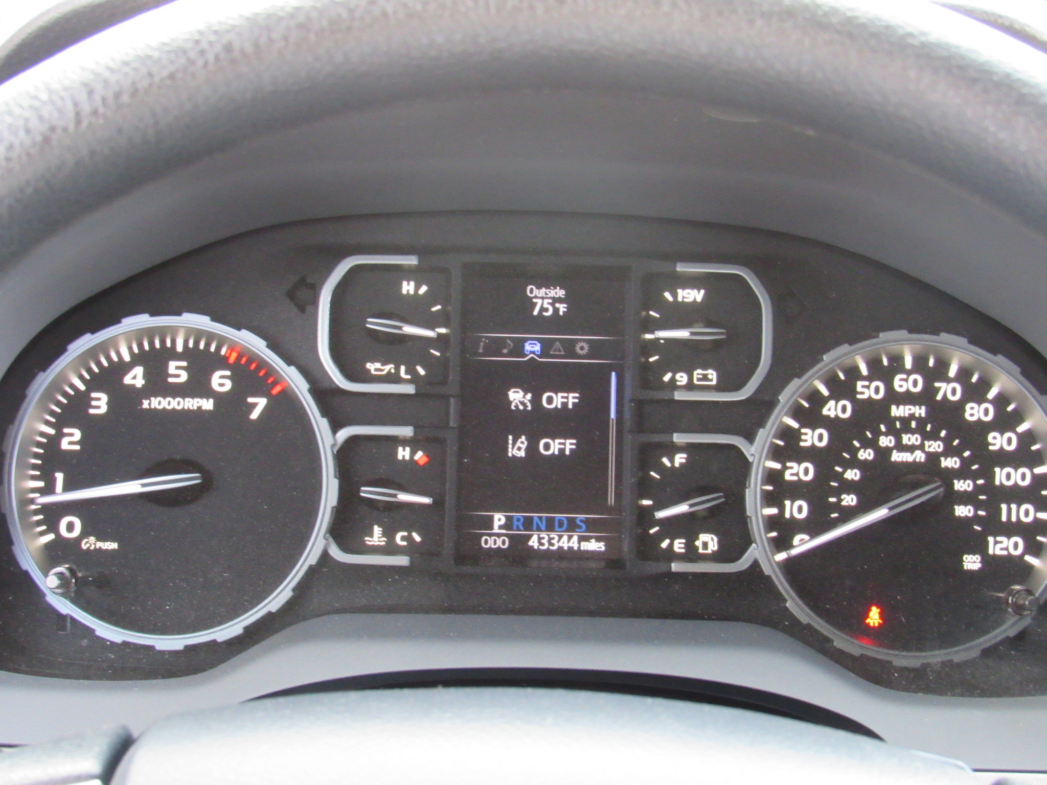 Used 2019 Toyota Tundra SR5 w/ TRD Off Road Package image 19