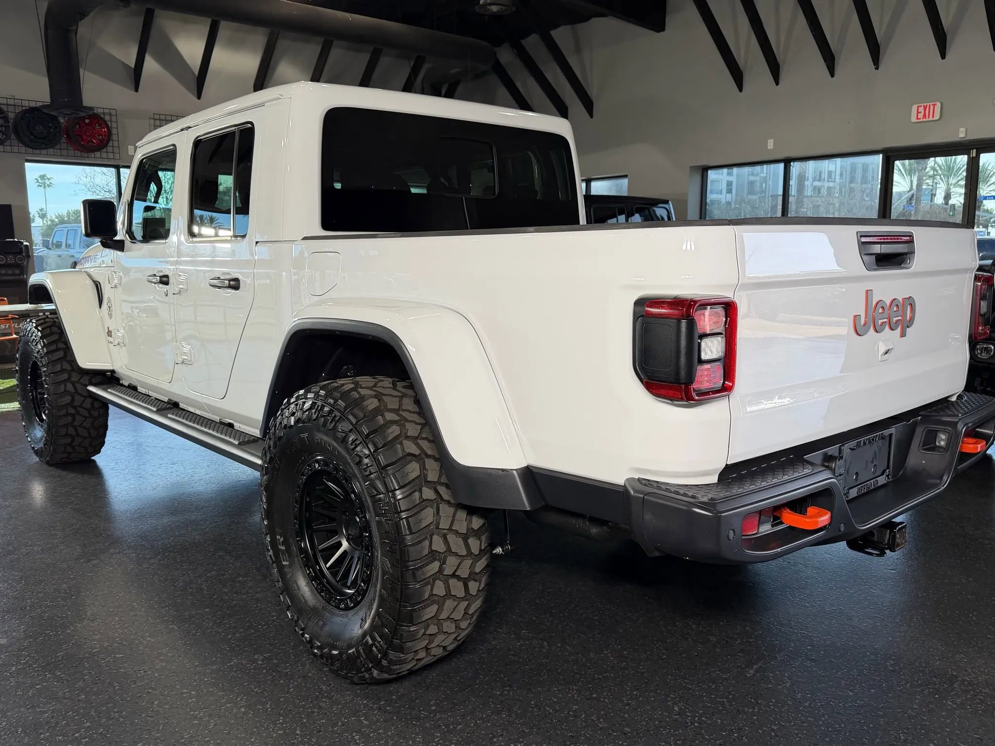 Used 2021 Jeep Gladiator Mojave AWD/4WD image 11