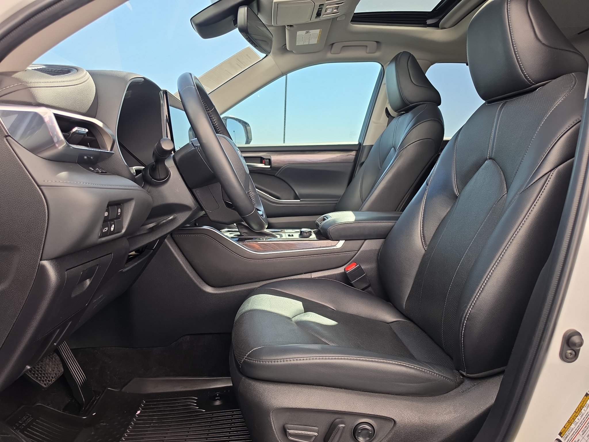 Used 2023 Toyota Highlander Limited AWD/4WD image 5