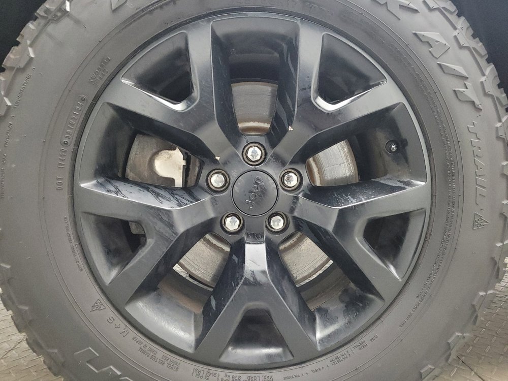 Used 2015 Jeep Cherokee Trailhawk w/ Cold Weather Group image 31