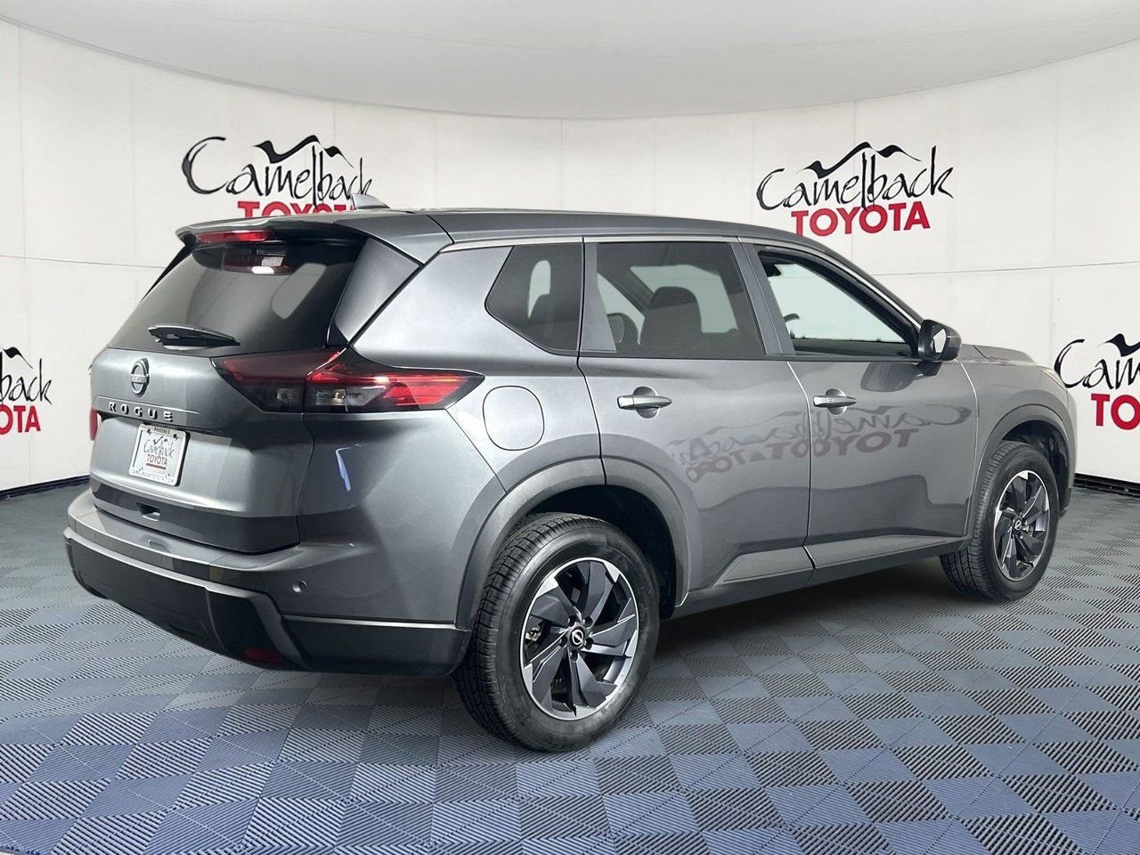 Used 2025 Nissan Rogue SV FWD image 7