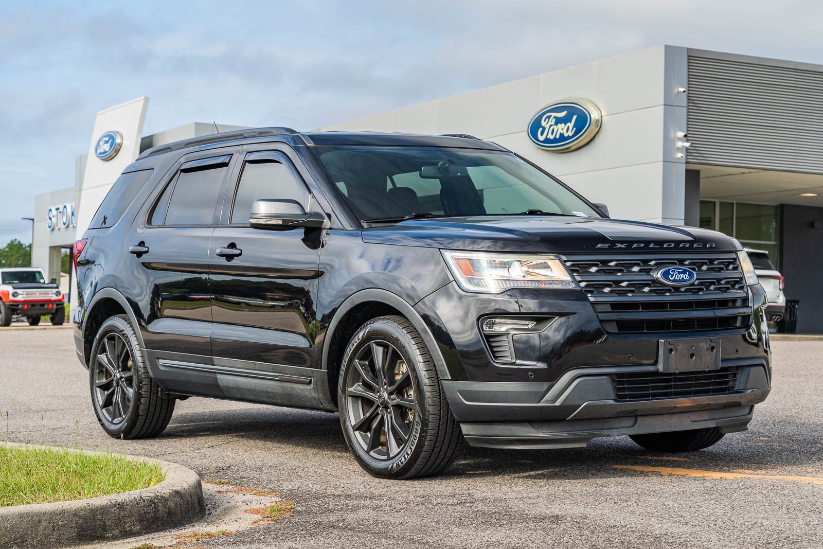 Certified 2019 Ford Explorer XLT w/ Equipment Group 202A