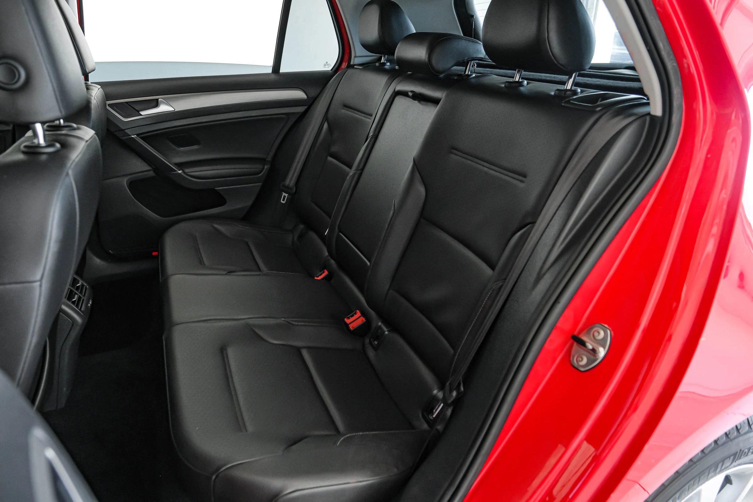 Used 2015 Volkswagen Golf SE image 30