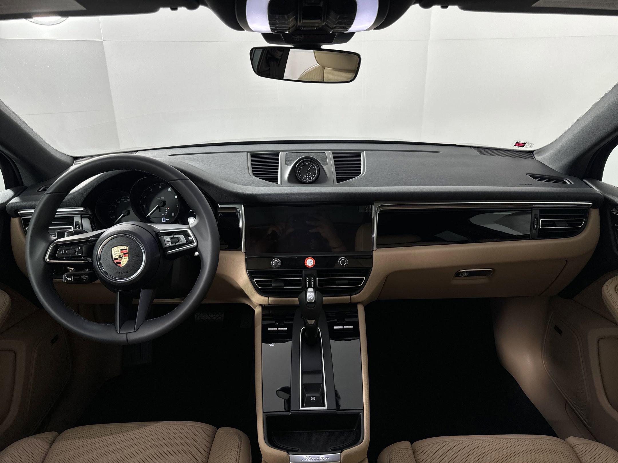 Certified 2025 Porsche Macan image 24