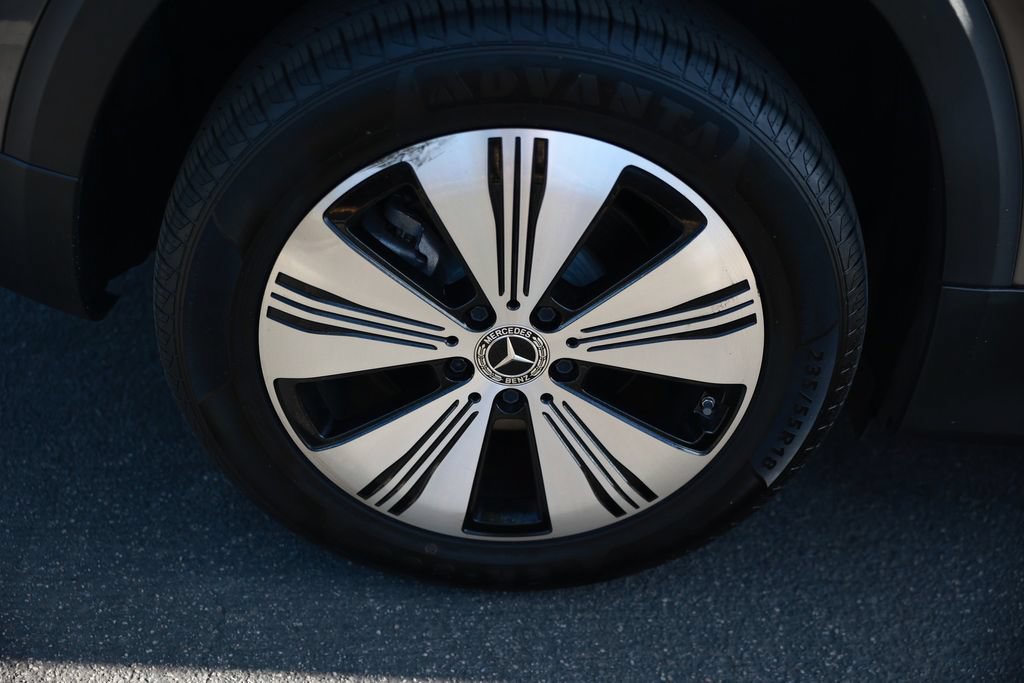 Used 2023 Mercedes-Benz EQB 300 4MATIC w/ Exclusive Package image 9