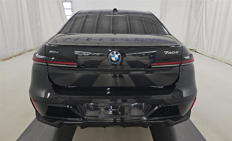 Used 2025 BMW 750e xDrive w/ Executive Package image 5