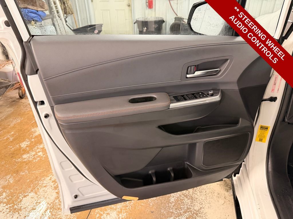 Used 2023 Toyota Sienna XSE image 11