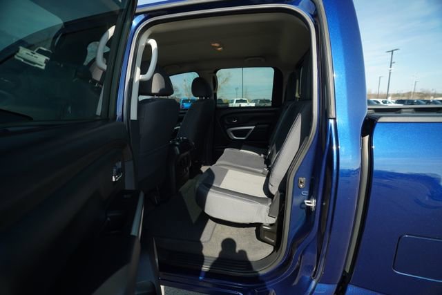 Used 2021 Nissan Titan SV w/ SV Convenience Package image 14