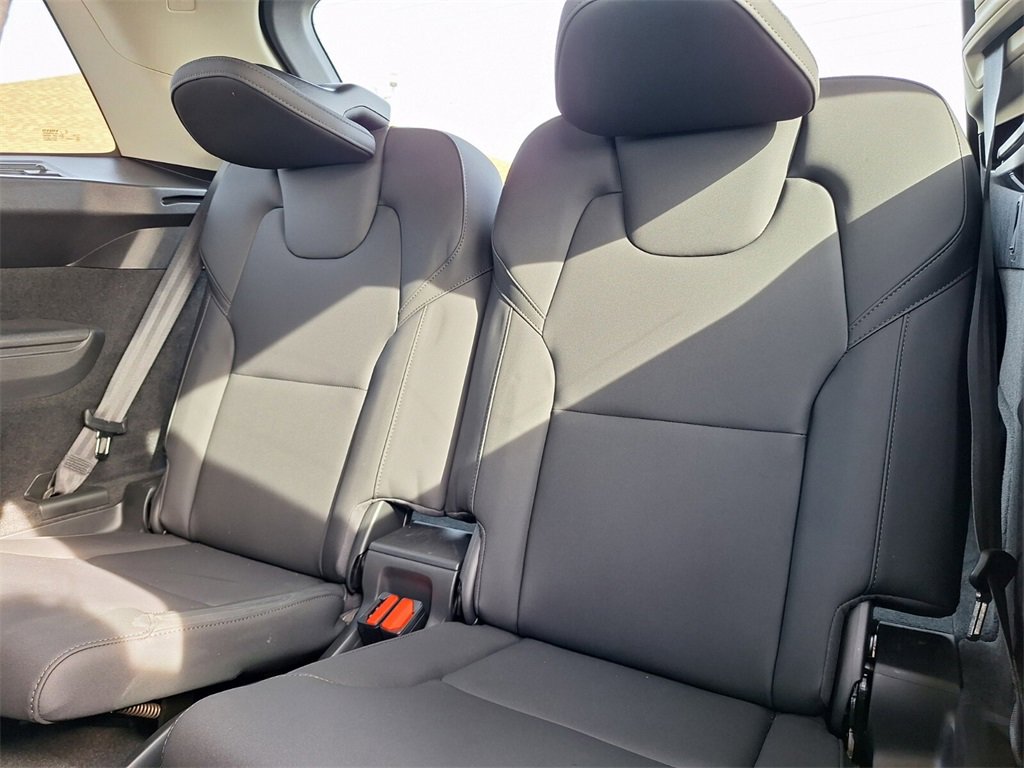 Used 2025 Volvo XC90 B6 Plus image 12