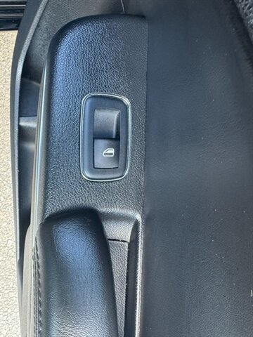 Used 2017 Chrysler 300 Limited RWD image 13
