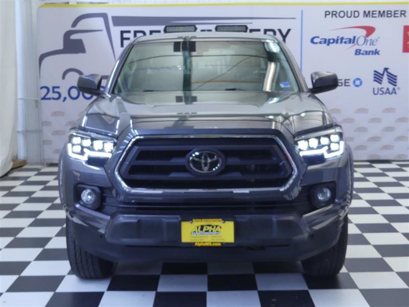 Used 2022 Toyota Tacoma SR5 AWD/4WD image 2