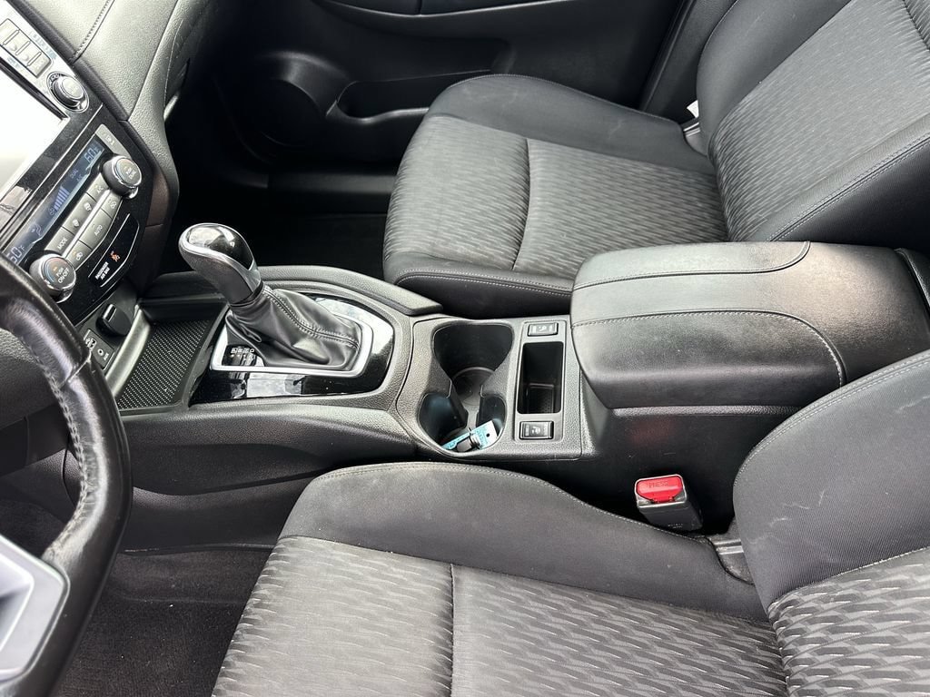 Used 2017 Nissan Rogue SV w/ SV Premium Package FWD image 23